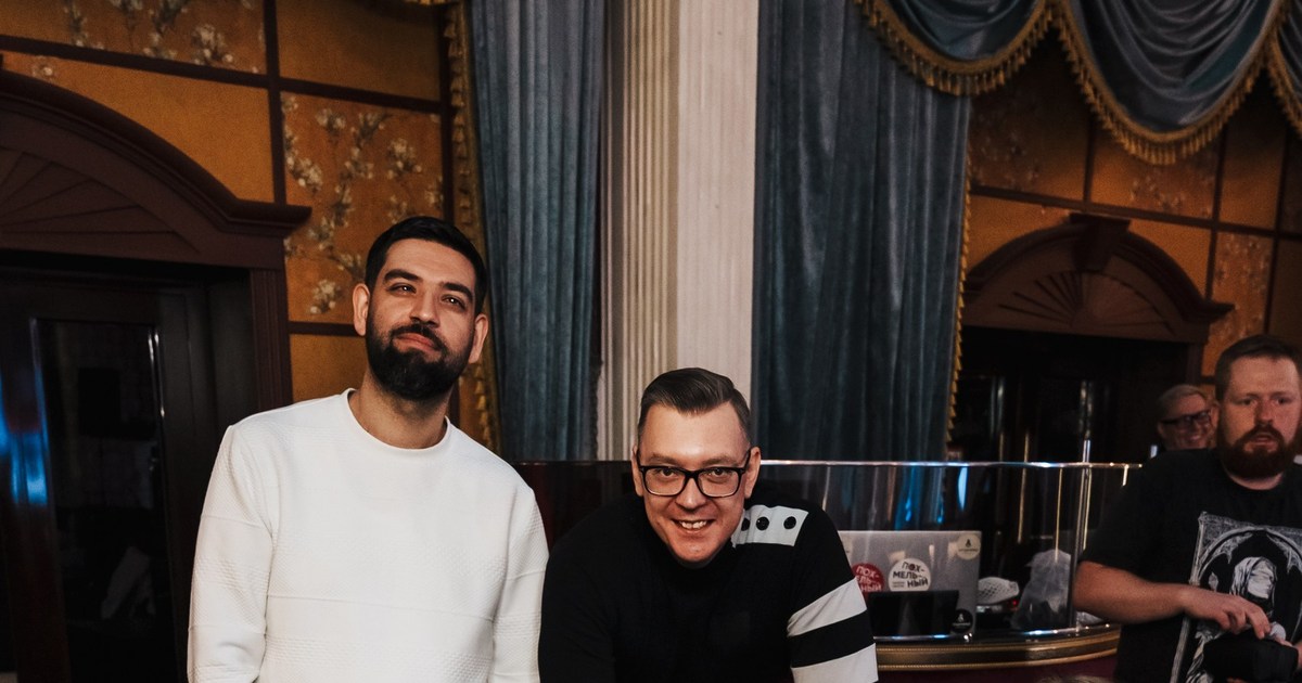 «Одних слушают, других терпят»